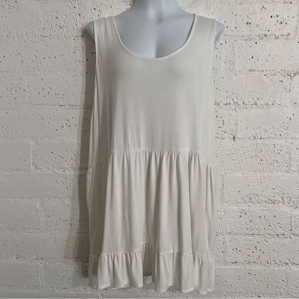 Torrid Size 4 Cream Sleeveless Ruffle Hem Tank Top
